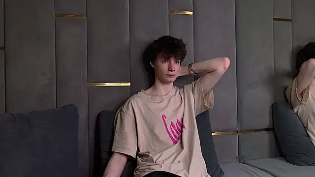 EdwardHogan online show from 5, 4, 2026