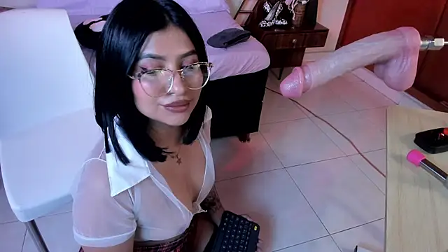 zaraywhitmore online show from 8, 4, 2026