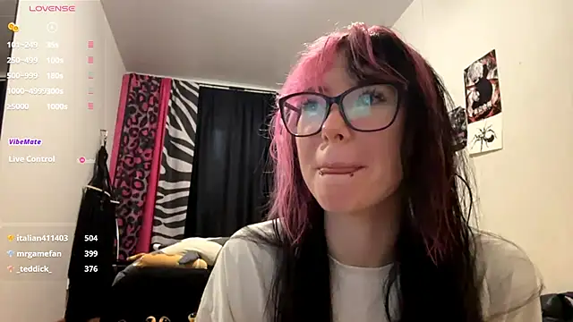Snapshot of WifeAileen chatting on 8, 5, 2026 WifeAileen online show from 8, 5, 2026