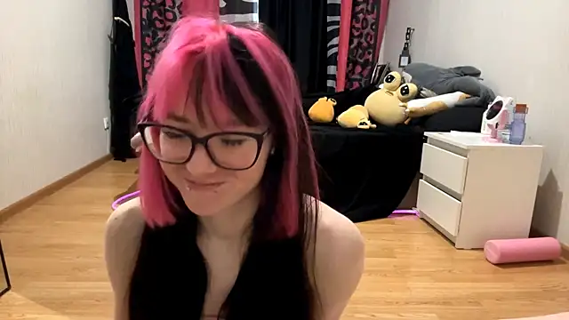 Snapshot of WifeAileen chatting on 9, 4, 2026 WifeAileen online show from 9, 4, 2026