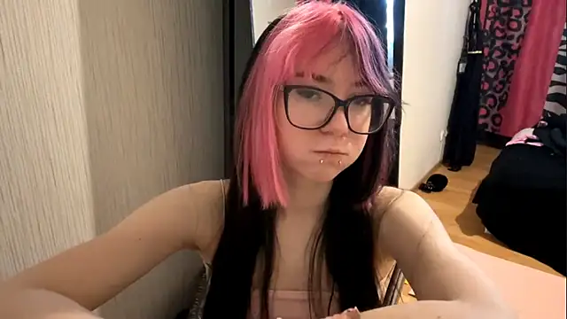 Snapshot of WifeAileen chatting on 25, 4, 2026 WifeAileen online show from 25, 4, 2026