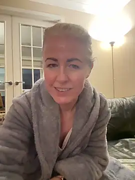 Snapshot of Laylaskyexx chatting on 15, 4, 2026 Laylaskyexx online show from 15, 4, 2026