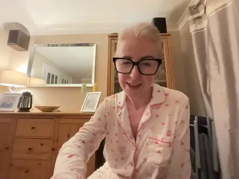 Snapshot of Laylaskyexx chatting on 19, 5, 2026 Laylaskyexx online show from 19, 5, 2026