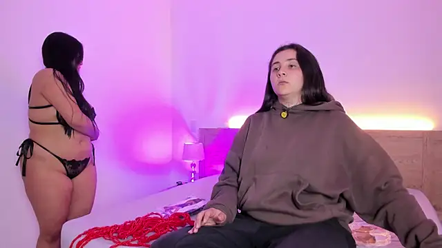Elisa n Emma online show from 7, 5, 2026