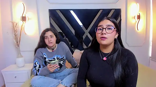 Elisa n Emma online show from 8, 4, 2026