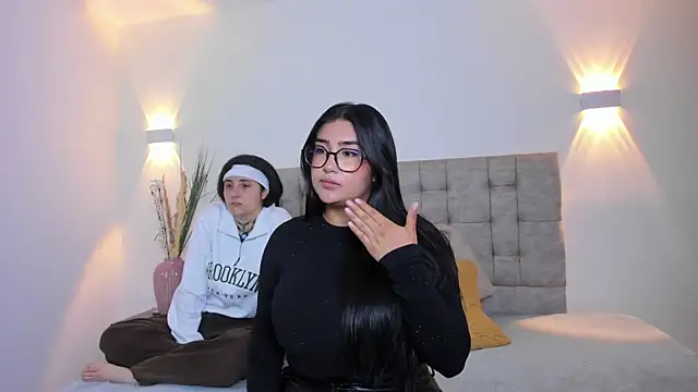 Elisa n Emma online show from 5, 4, 2026