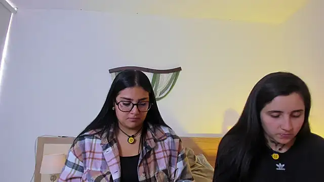Elisa n Emma online show from 20, 4, 2026