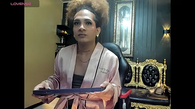 Snapshot of Sharlotte_Jones chatting on 29, 4, 2026 Sharlotte Jones online show from 29, 4, 2026