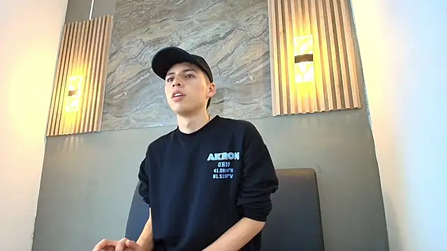 Snapshot of KENNY_HANK chatting on 8, 4, 2026 KENNY HANK online show from 8, 4, 2026