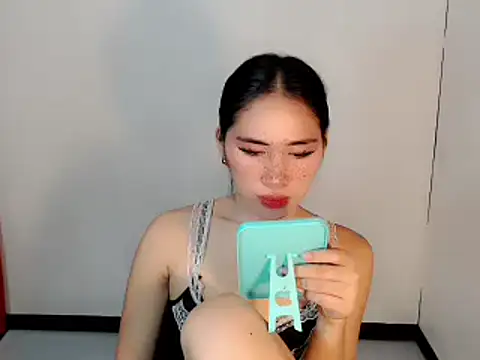 urasiankylie online show from 25, 4, 2026