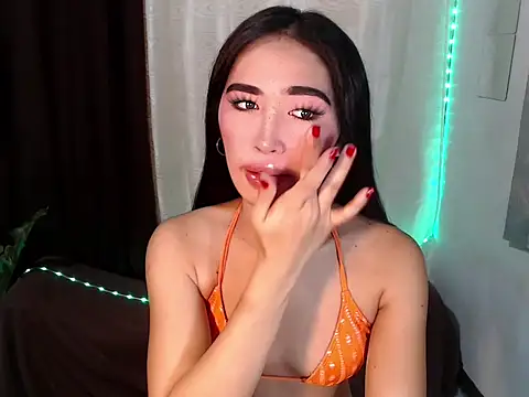 Snapshot of urasiankylie chatting on 24, 6, 2026 urasiankylie online show from 24, 6, 2026