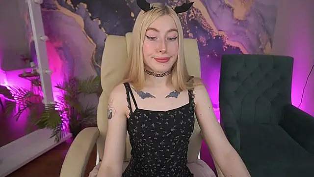 Snapshot of MelaniiePlay chatting on 25, 5, 2026 MelaniiePlay online show from 25, 5, 2026