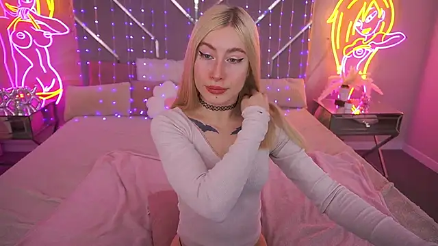 Snapshot of MelaniiePlay chatting on 3, 6, 2026 MelaniiePlay online show from 3, 6, 2026