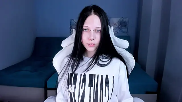 Snapshot of SugarBunny18 chatting on 5, 7, 2026 SugarBunny18 online show from 5, 7, 2026