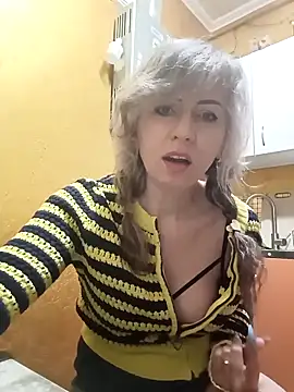 Snapshot of TaynaSecret chatting on 5, 4, 2026 TaynaSecret online show from 5, 4, 2026