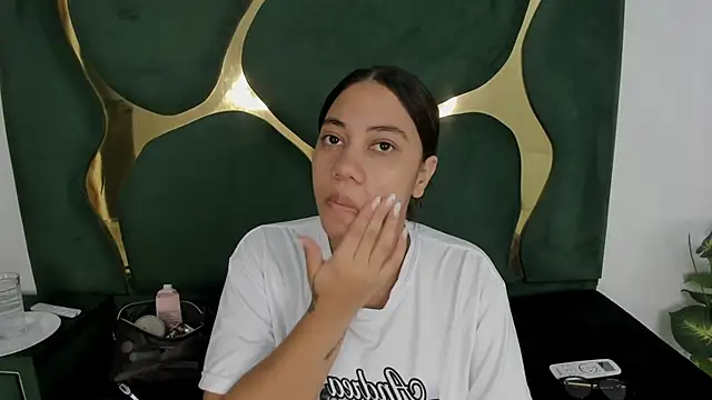 Daphne cuteht online show from 23, 5, 2026
