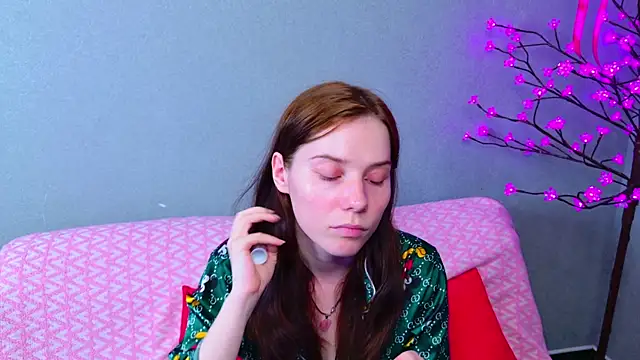 Snapshot of CleoBloom_ chatting on 8, 7, 2026 CleoBloom online show from 8, 7, 2026