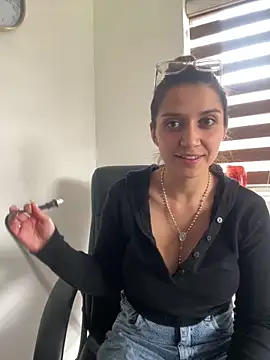 Isabella varella- online show from 15, 4, 2026