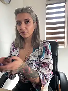 Snapshot of Isabella_varella- chatting on 28, 5, 2026 Isabella varella- online show from 28, 5, 2026