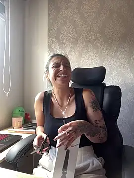 Snapshot of Isabella_varella- chatting on 14, 7, 2026 Isabella varella- online show from 14, 7, 2026