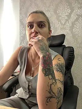Snapshot of Isabella_varella- chatting on 10, 6, 2026 Isabella varella- online show from 10, 6, 2026