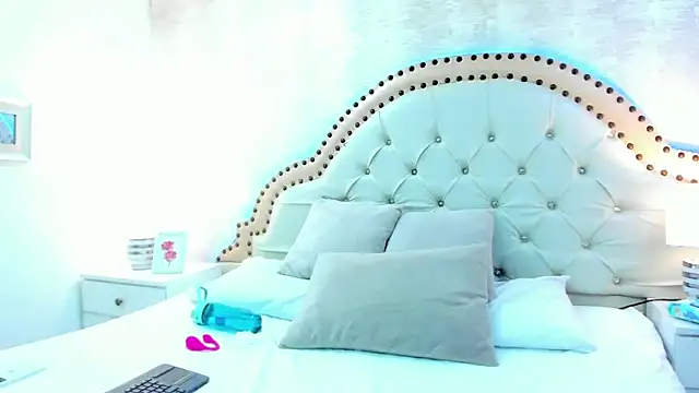 Snapshot of NahiaMendoza chatting on 15, 4, 2026 NahiaMendoza online show from 15, 4, 2026