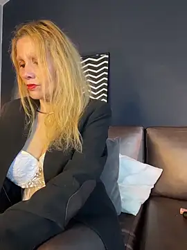 Snapshot of EvangelineLove_ chatting on 2, 6, 2026 EvangelineLove online show from 2, 6, 2026