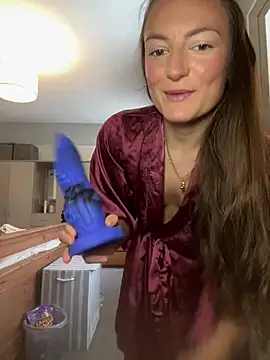 MiaLovesxxx online show from 7, 5, 2026