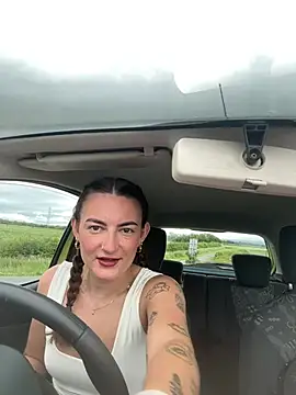 MiaLovesxxx online show from 19, 6, 2026