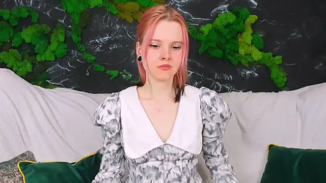 Lina Veyra online show from 7, 4, 2026