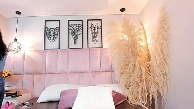 Vaithiare stone online show from 5, 4, 2026