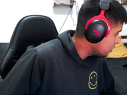 Snapshot of axellrz_ chatting on 6, 4, 2026 axellrz online show from 6, 4, 2026