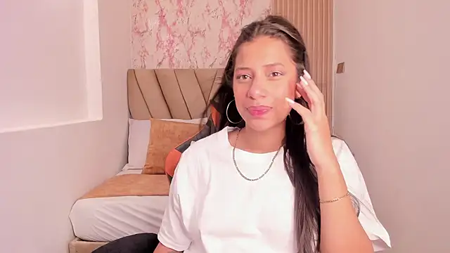 Snapshot of Atiena_ chatting on 13, 4, 2026 Atiena online show from 13, 4, 2026