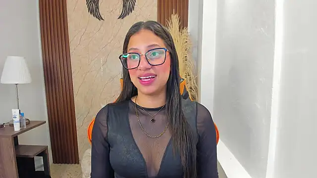 Snapshot of Atiena_ chatting on 6, 6, 2026 Atiena online show from 6, 6, 2026