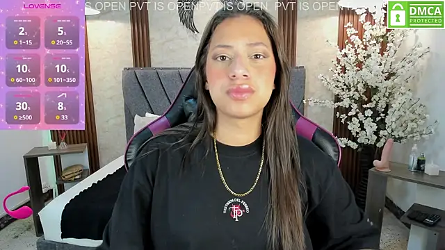 Snapshot of Atiena_ chatting on 6, 5, 2026 Atiena online show from 6, 5, 2026