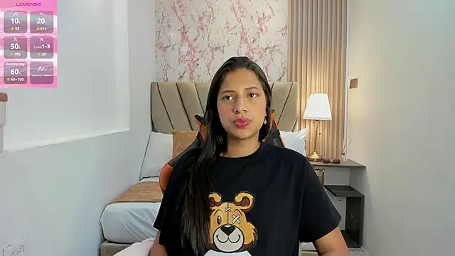 Snapshot of Atiena_ chatting on 15, 4, 2026 Atiena online show from 15, 4, 2026