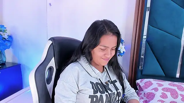 Snapshot of AprilMiiller chatting on 23, 5, 2026 AprilMiiller online show from 23, 5, 2026