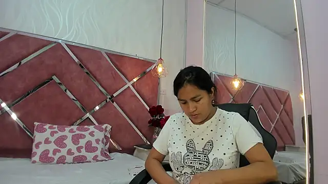 Snapshot of AprilMiiller chatting on 21, 5, 2026 AprilMiiller online show from 21, 5, 2026