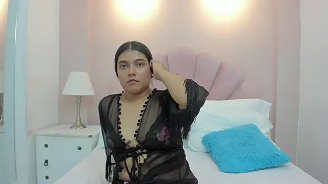 Snapshot of Amber-Rousee chatting on 4, 4, 2026 Amber-Rousee online show from 4, 4, 2026