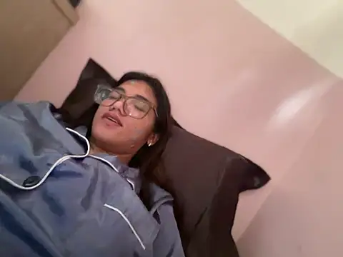 Snapshot of Akari_hunt chatting on 7, 4, 2026 Akari hunt online show from 7, 4, 2026