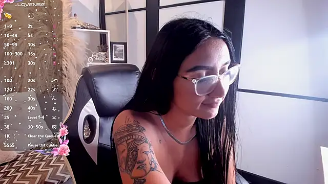 Snapshot of KendallMeyers chatting on 13, 4, 2026 KendallMeyers online show from 13, 4, 2026