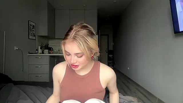 Snapshot of kirtova_ chatting on 21, 4, 2026 kirtova online show from 21, 4, 2026