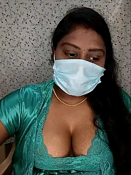 Snapshot of Romantic_Woman chatting on 5, 5, 2026 Romantic Woman online show from 5, 5, 2026