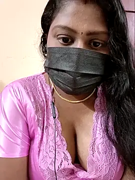 Snapshot of Romantic_Woman chatting on 15, 4, 2026 Romantic Woman online show from 15, 4, 2026