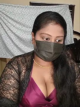 Snapshot of Romantic_Woman chatting on 18, 5, 2026 Romantic Woman online show from 18, 5, 2026