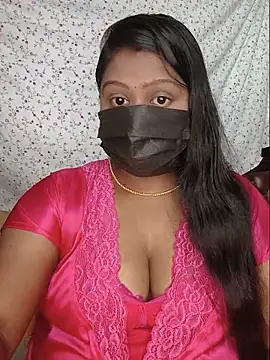 Snapshot of Romantic_Woman chatting on 19, 5, 2026 Romantic Woman online show from 19, 5, 2026