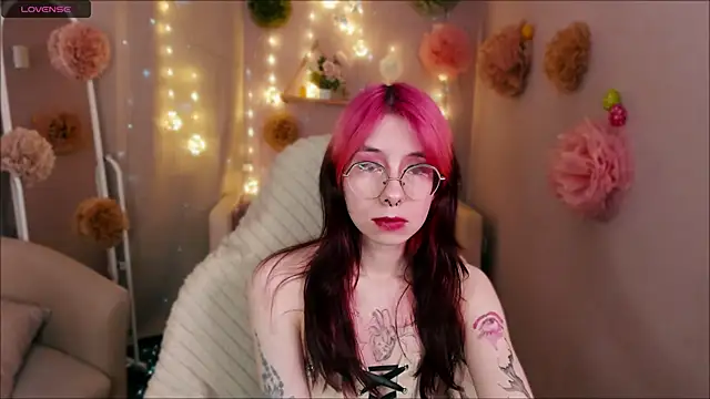 Snapshot of Alice_Nyx chatting on 9, 4, 2026 Alice Nyx online show from 9, 4, 2026
