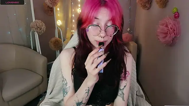 Alice Nyx online show from 4, 4, 2026