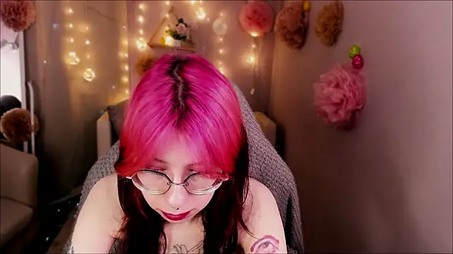 Snapshot of Alice_Nyx chatting on 16, 4, 2026 Alice Nyx online show from 16, 4, 2026