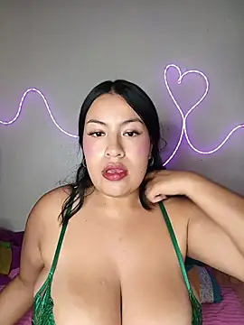 Snapshot of SerenaDupont_ chatting on 6, 5, 2026 SerenaDupont online show from 6, 5, 2026
